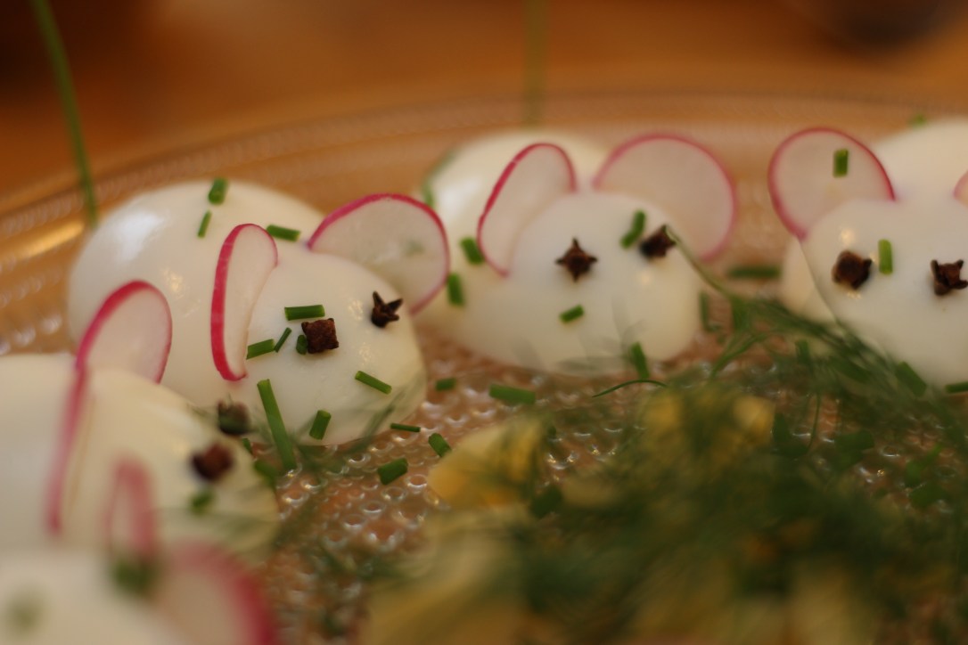 170801Eggmice, Radish And Chive - Mats Hagwall